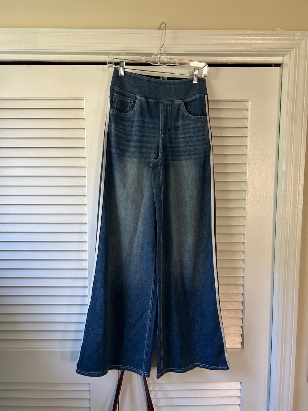 HALARA Dark Blue Wide-Leg Jeans with White Side Stripe